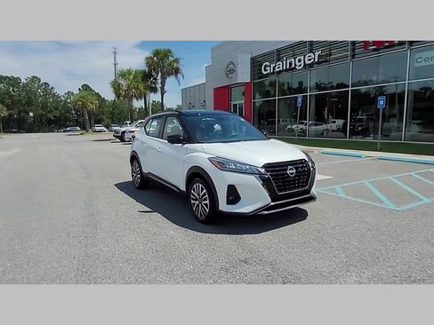 Used 2024 Nissan Kicks SR image 18