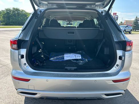 New 2025 Mitsubishi Outlander SE image 4