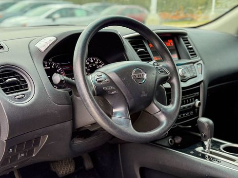 Used 2014 Nissan Pathfinder S image 19