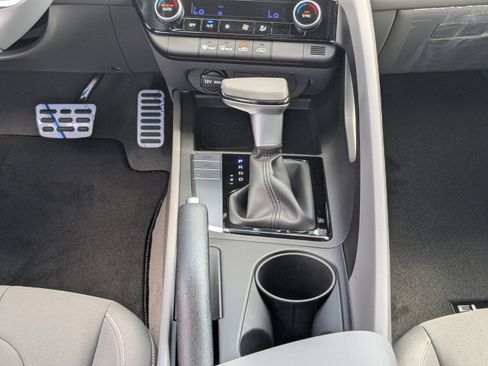 New 2025 Hyundai Elantra Sport image 18