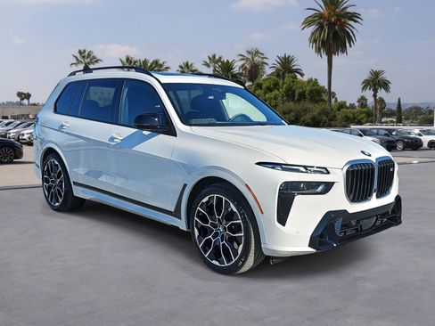 Used 2025 BMW X7 M60i image 3