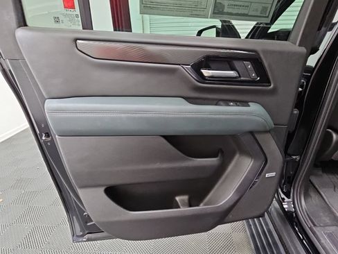 Used 2025 GMC Yukon XL AT4 w/ AT4 Premium Package AWD/4WD image 36