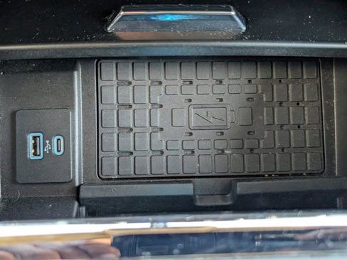 Used 2024 Ford Expedition XLT image 21