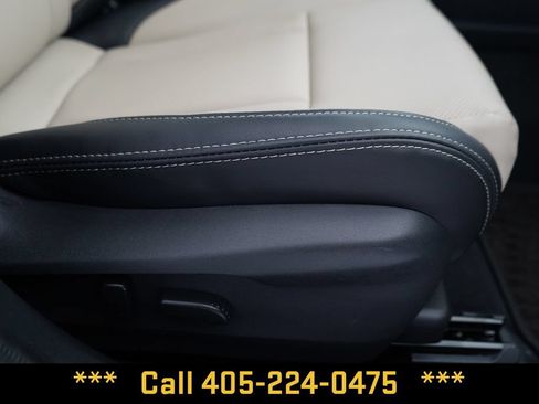 Used 2025 Subaru Outback Limited AWD/4WD image 21