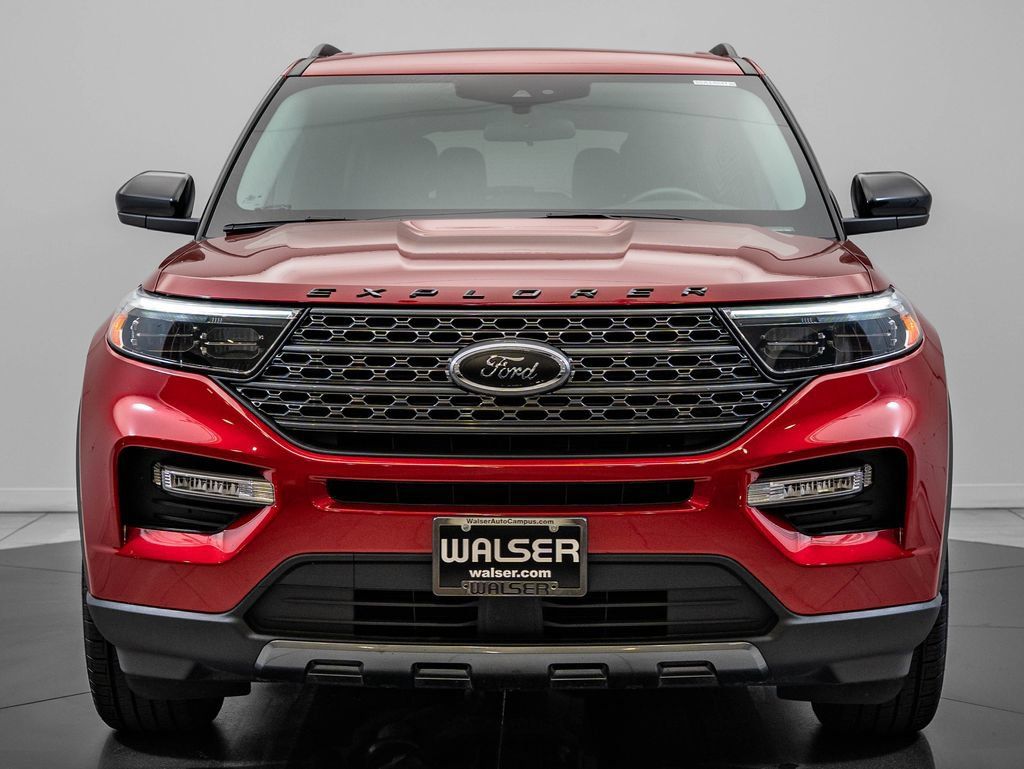 Used 2023 Ford Explorer XLT w/ Equipment Group 202A AWD/4WD image 2