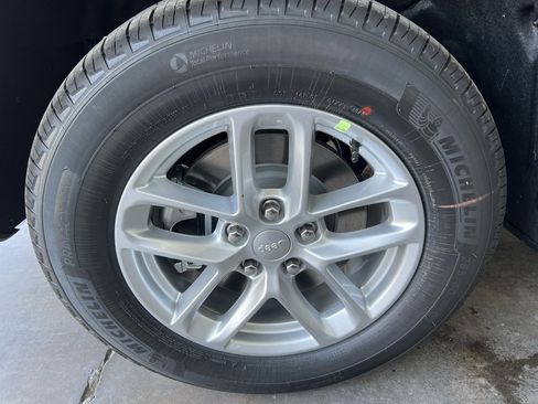 New 2025 Jeep Grand Cherokee L Laredo w/ Luxury Tech Group I image 31