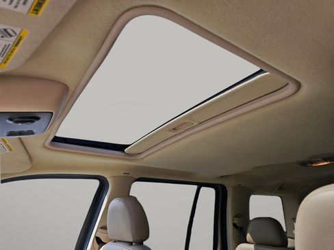 Used 2004 Mercury Mountaineer AWD V8 image 5