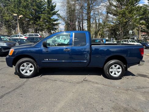 Used 2010 Nissan Titan SE w/ SE Value Truck Pkg image 4