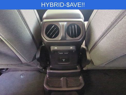 Used 2025 Jeep Wrangler Unlimited Sahara AWD/4WD image 28