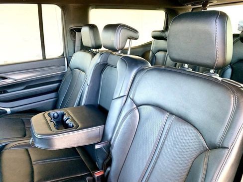 Used 2024 Jeep Wagoneer Series II w/ Flexible Seating Group image 19