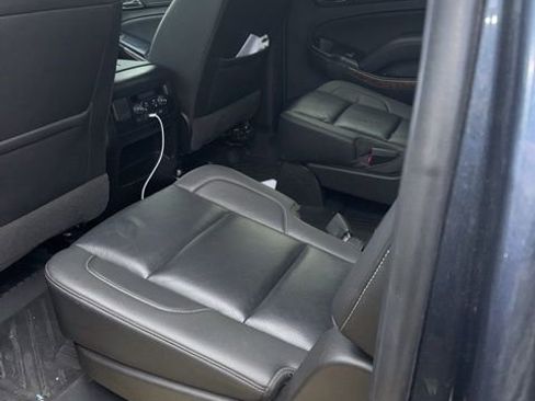 Used 2019 Chevrolet Suburban Premier image 6