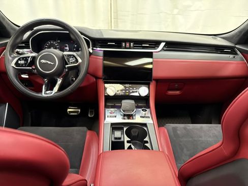 Used 2023 Jaguar F-PACE SVR image 15