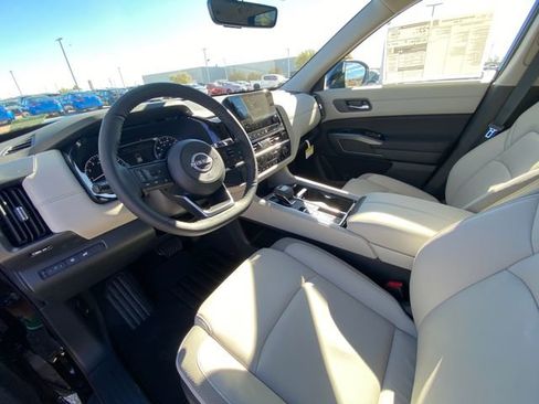 New 2025 Nissan Pathfinder SL image 10