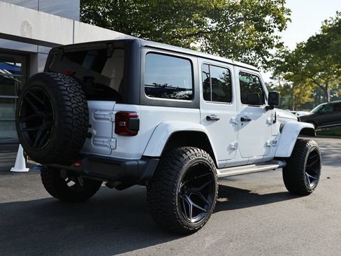 Used 2022 Jeep Wrangler Unlimited Sahara w/ Cold Weather Group AWD/4WD image 8