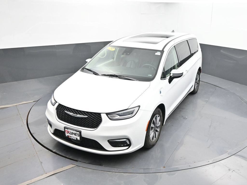 Used 2023 Chrysler Pacifica Limited FWD image 39
