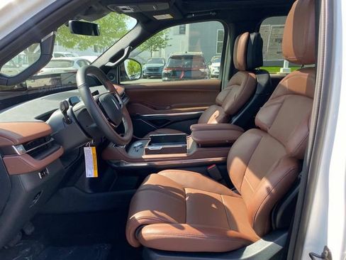 New 2026 Lincoln Navigator L Reserve AWD/4WD image 10