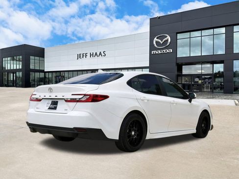 Used 2025 Toyota Camry SE w/ Convenience Package FWD image 3