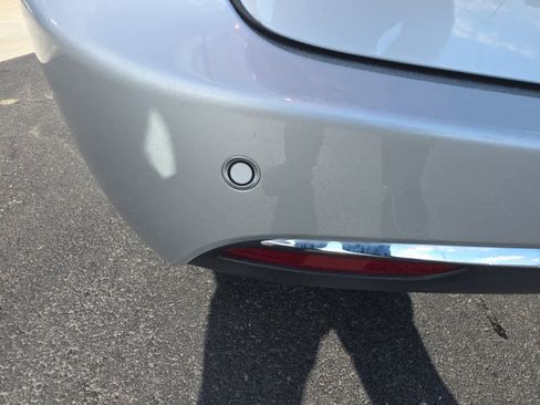 Used 2024 Chrysler Pacifica Touring-L image 11