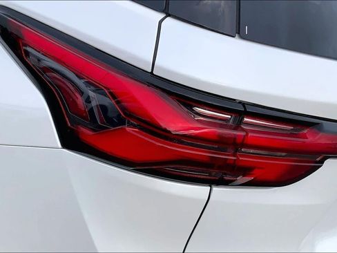 Used 2023 Chevrolet Traverse RS FWD image 27