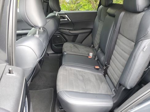Used 2025 Mitsubishi Outlander SE AWD/4WD image 13
