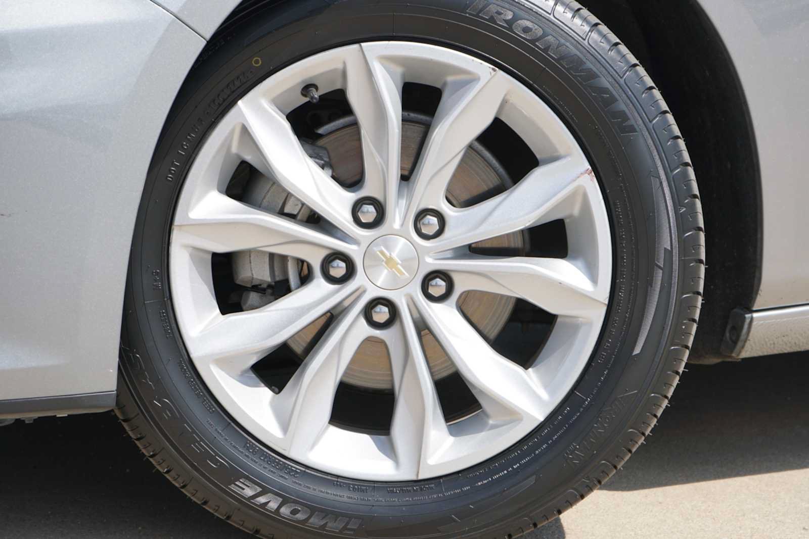 Used 2025 Chevrolet Malibu LT FWD image 2