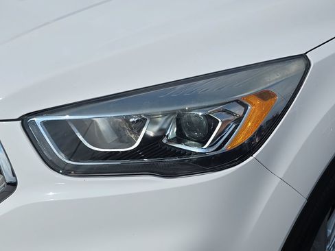 Used 2018 Ford Escape SEL w/ Ford Safe & Smart Package FWD image 32