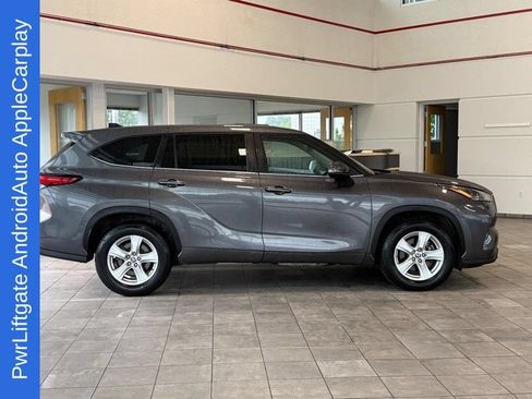 Used 2023 Toyota Highlander LE FWD image 2
