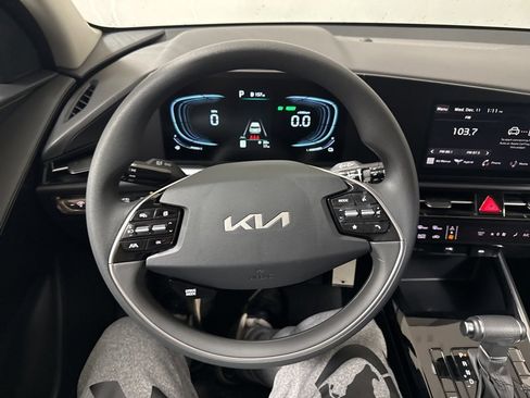 New 2025 Kia Niro LX image 24