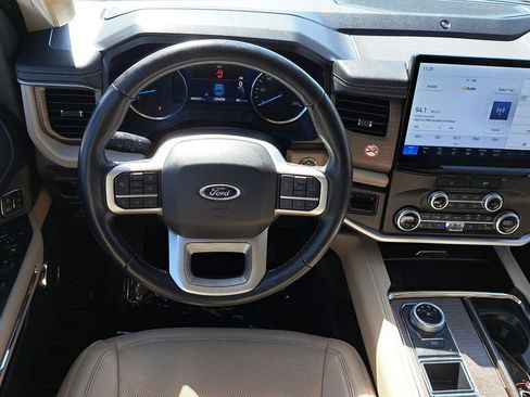 Used 2023 Ford Expedition Limited image 15