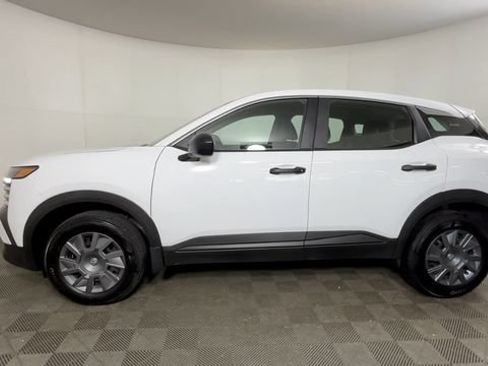 Used 2025 Nissan Kicks S FWD image 9