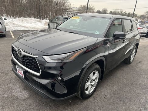 Certified 2025 Toyota Highlander LE image 2