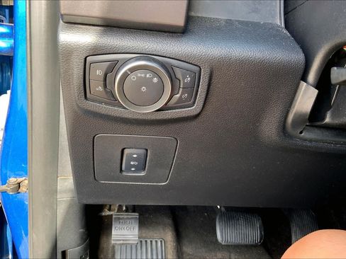 Used 2017 Ford F150 XLT w/ Equipment Group 302A Luxury AWD/4WD image 32