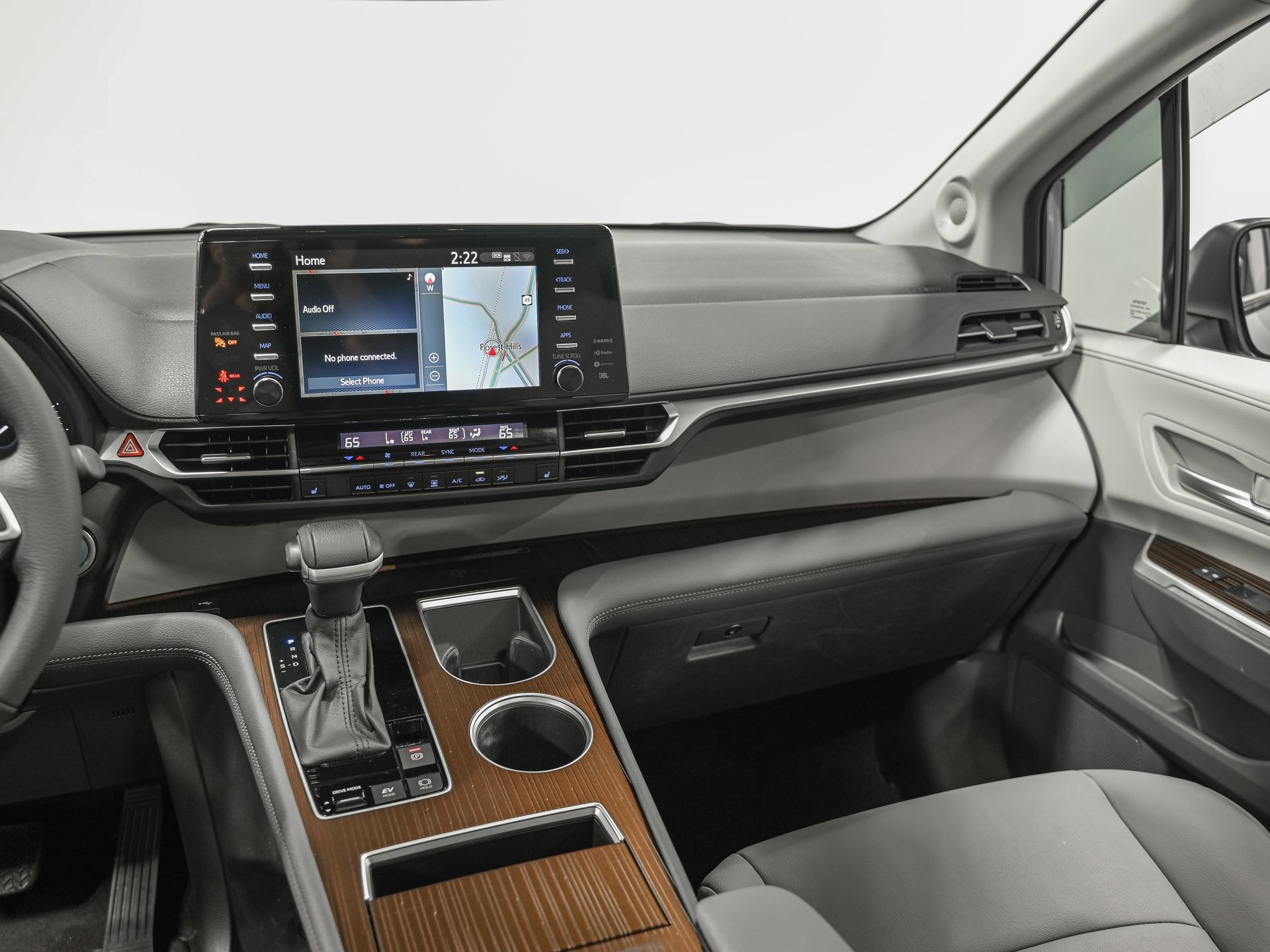 Used 2024 Toyota Sienna XLE w/ XLE Plus Package FWD image 30