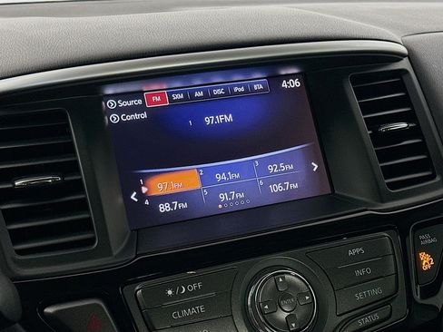 Used 2017 Nissan Pathfinder S image 19