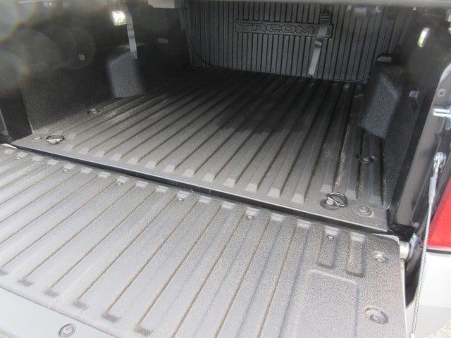 Used 2025 Toyota Tacoma SR5 AWD/4WD image 16