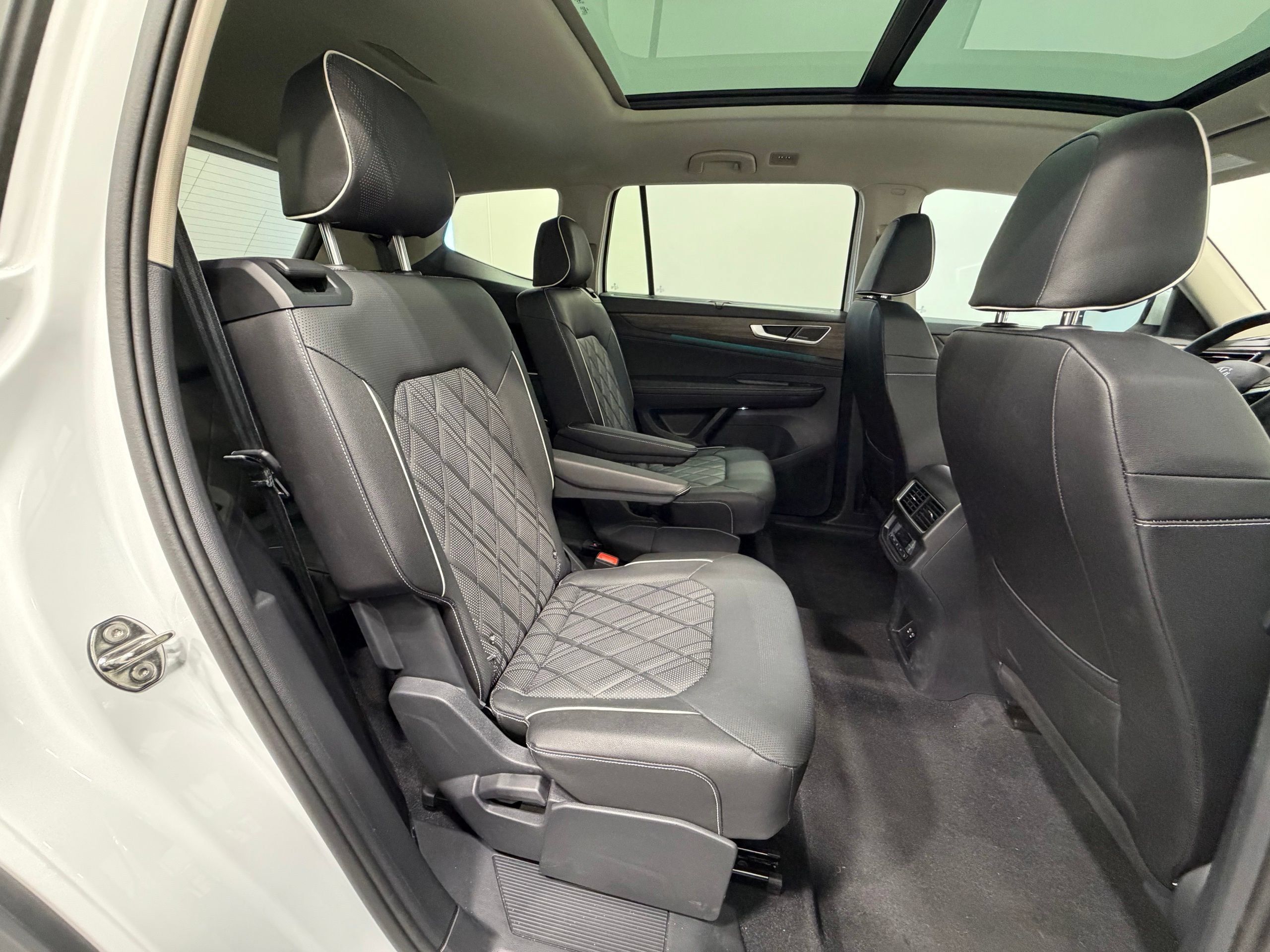 New 2025 Volkswagen Atlas SEL Premium R-Line AWD/4WD image 29