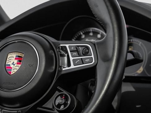 Used 2020 Porsche Cayenne Turbo image 17