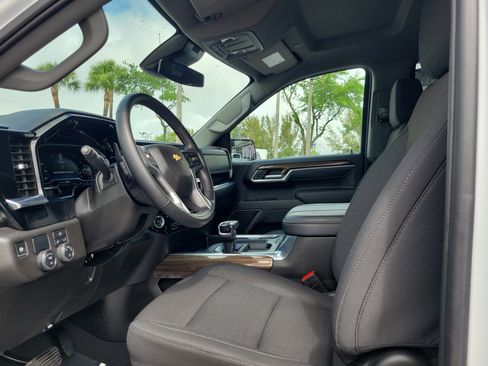 Used 2025 Chevrolet Silverado 1500 LT image 12