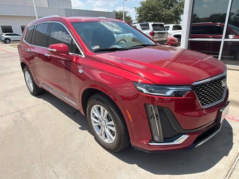 Used 2024 Cadillac XT6 Luxury FWD image 3
