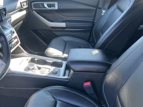 Used 2022 Ford Explorer XLT w/ Equipment Group 202A image 14