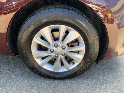 Used 2016 Kia Sedona LX w/ LX Convenience Package FWD image 26