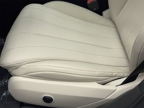 Used 2025 Mercedes-Benz E 350 Sedan w/ Winter Package image 42