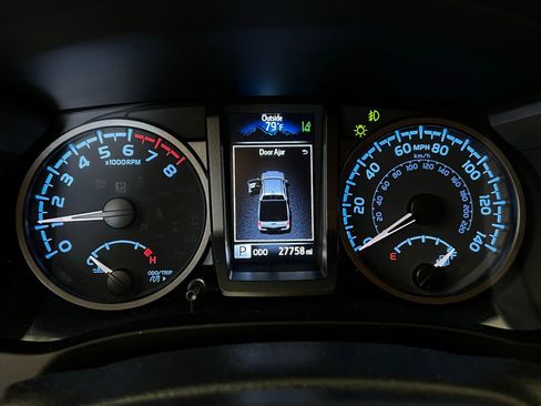 Used 2023 Toyota Tacoma TRD Off-Road image 10