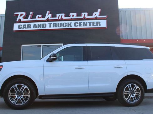 Used 2025 Ford Expedition Active AWD/4WD image 9