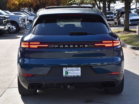 Used 2025 Porsche Cayenne Base image 9