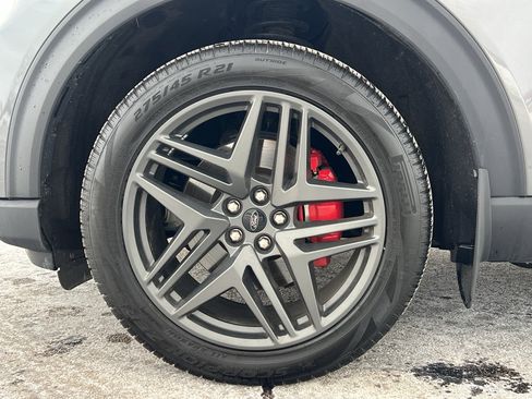 Used 2025 Ford Explorer ST-Line w/ Premium Package image 9