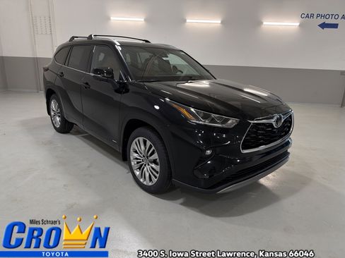New 2026 Toyota Highlander Platinum image 4