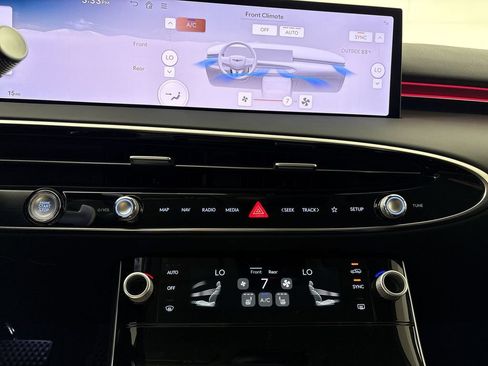 New 2026 Genesis GV70 2.5T AWD/4WD image 16