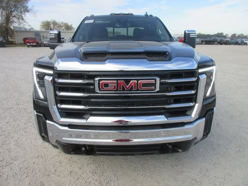New 2026 GMC Sierra 3500 SLT image 12