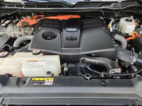 Used 2023 Toyota Tundra Platinum w/ Advanced Package image 21